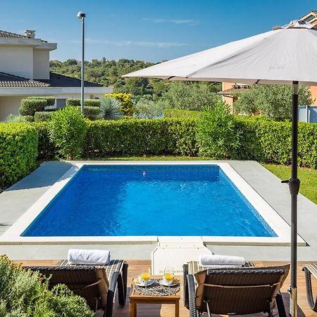 Lovely Istrian Apartment With A Private Swimming Pool And A Charming Garden Banjole Exterior photo