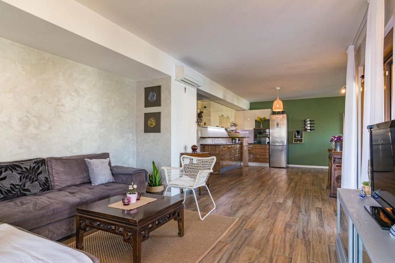 Lovely Istrian Apartment With A Private Swimming Pool And A Charming Garden Banjole Exterior photo