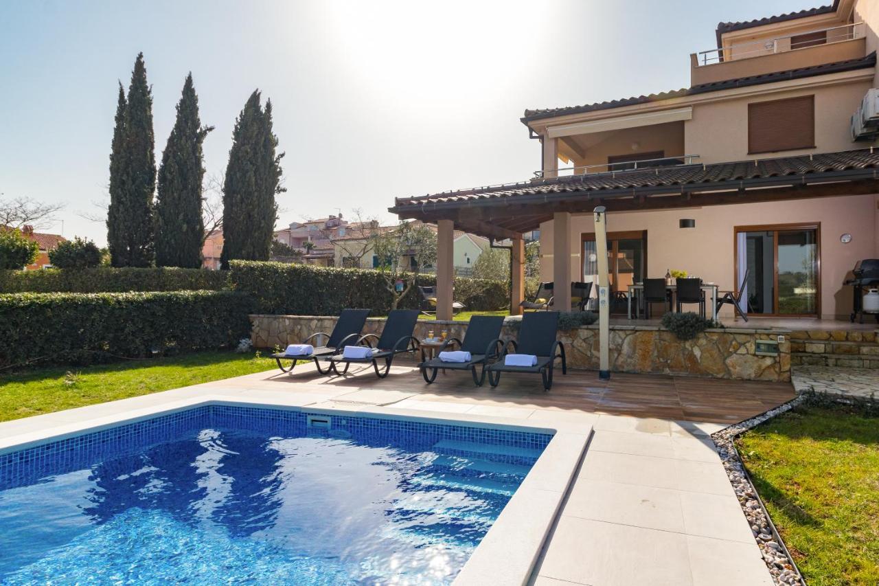 Lovely Istrian Apartment With A Private Swimming Pool And A Charming Garden Banjole Exterior photo